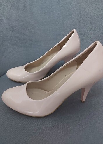 Yeni toz pembe topuklu stiletto ayakkabı 