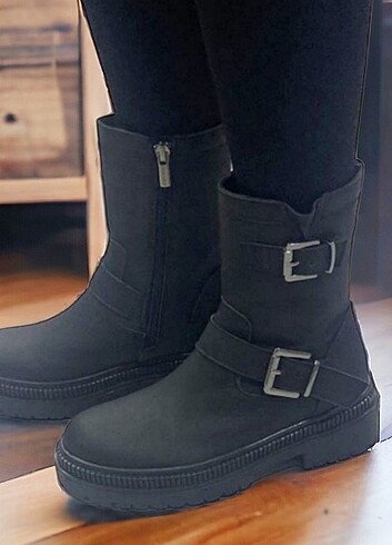 Nine West Nine West Bot