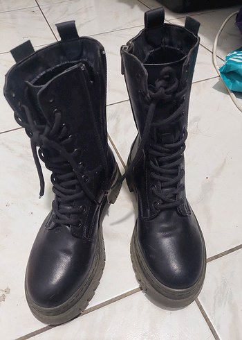 Siyah Deri Goth Tarzı Kadın Botu - Görsel 3