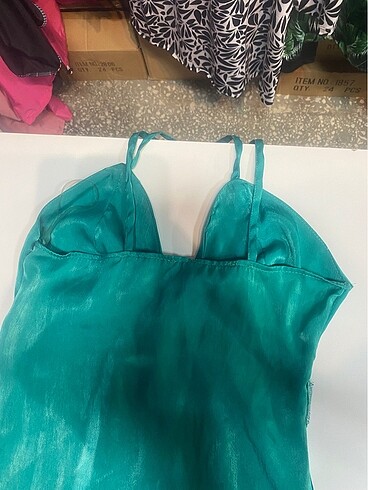 s Beden yeşil Renk Bershka yeşil saten elbise