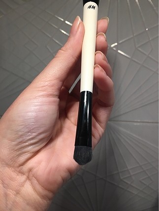 H&M Fondöten fırçası ve kapatıcı
