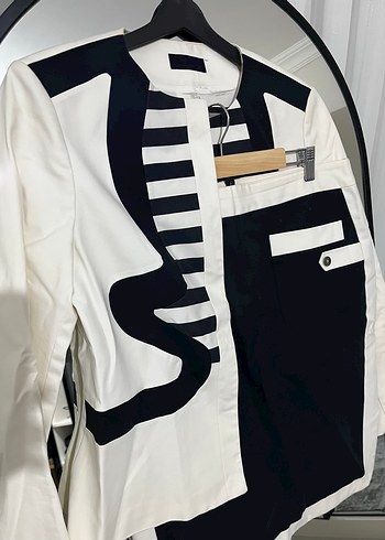 Desenli Beyaz Siyah Kadın Blazer-Etek Takım - Görsel 2
