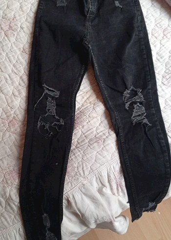 Koton Siyah Dar Kesim Yirtik Denim Jean