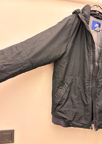 Nike Siyah Kapüşonlu Fermuarlı Erkek Mont - Görsel 3