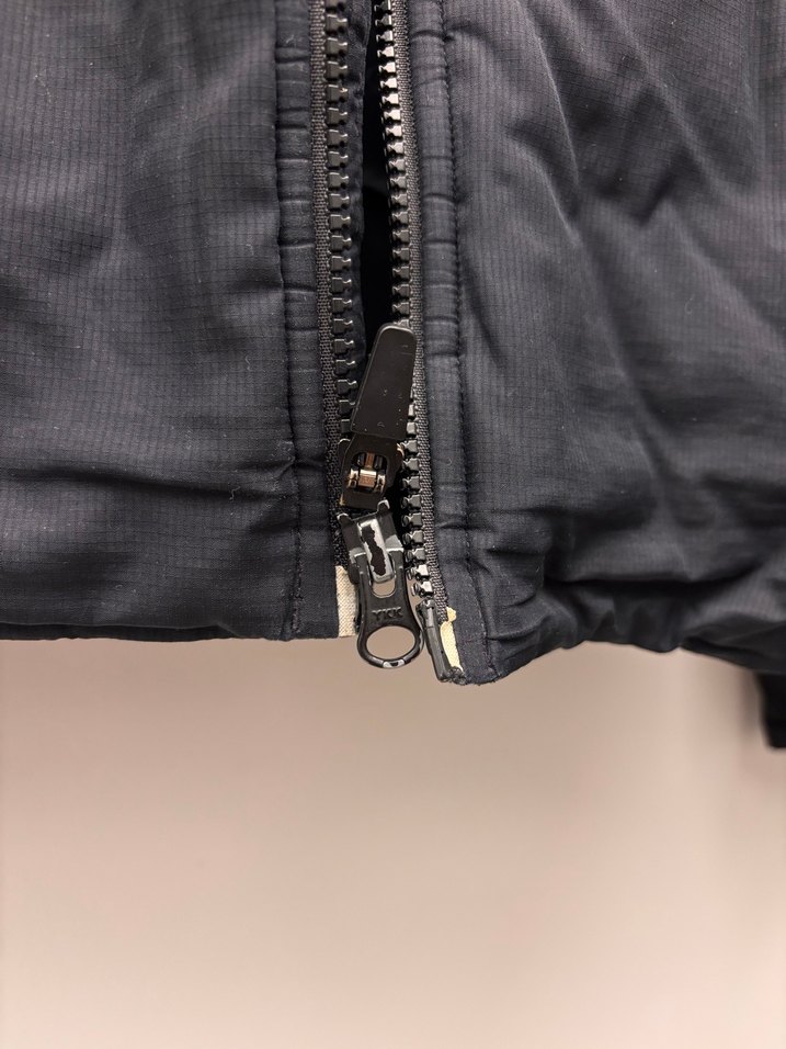 Nike Siyah Kapüşonlu Fermuarlı Erkek Mont - Görsel 2