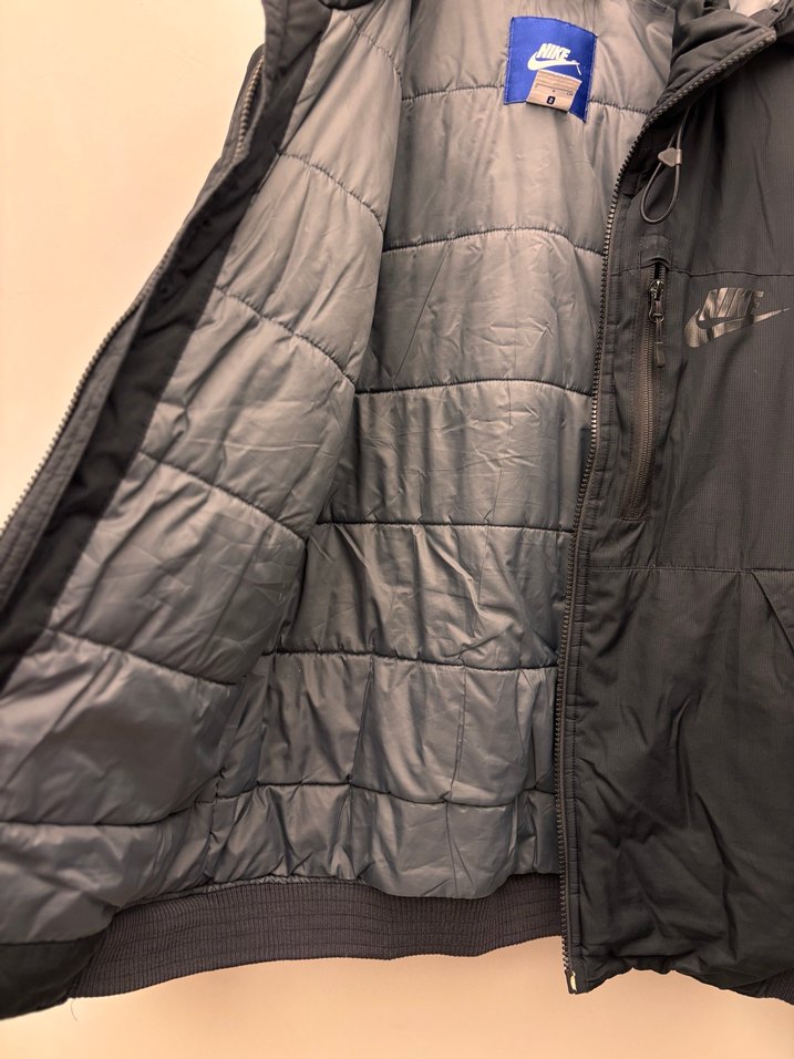 Nike Siyah Kapüşonlu Fermuarlı Erkek Mont - Görsel 5