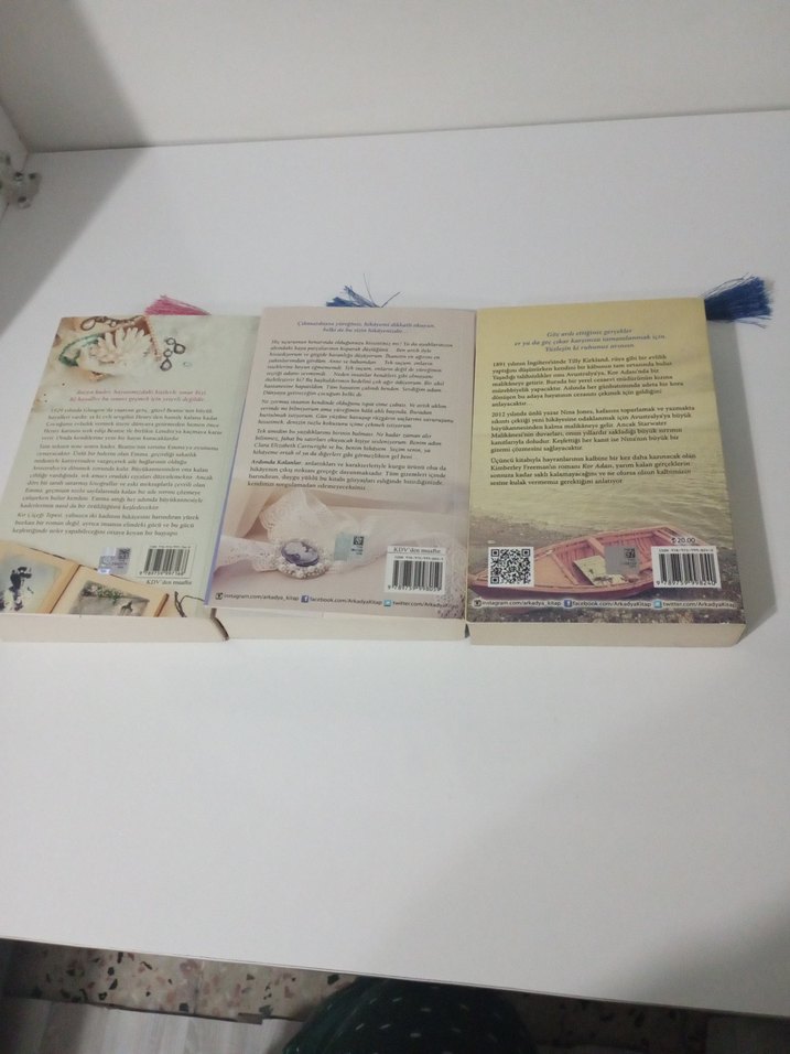 Kor Adası, Kır Çiçeği Tepesi ve Ardında Kalanlar Roman Seti - Görsel 5