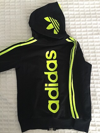 Adidas üst