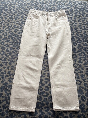 Stradivarius D96 beyaz straight jean