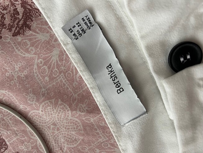 BERSHKA beyaz pantolon