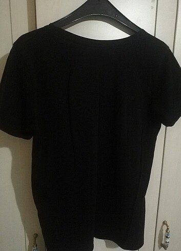 m Beden v yaka basic siyah tshirt