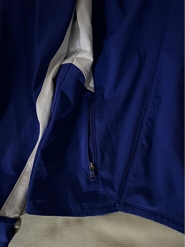 l Beden Under Armoure Sweatshirt