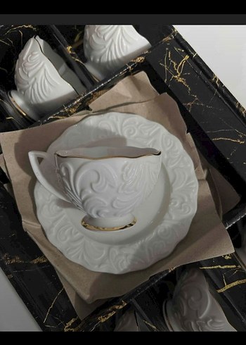 Beyaz Kabartmalı Porselen Fincan Takımı