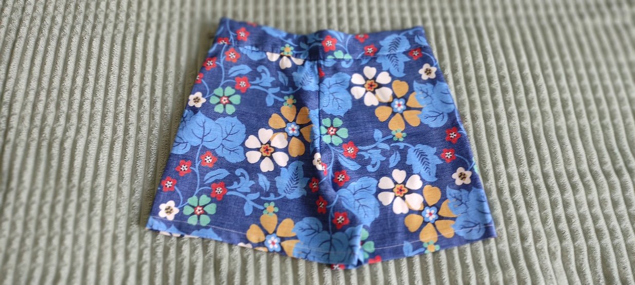 Renkli Çiçek Desenli Düğmeli Mini Hamile Şortu - Görsel 4