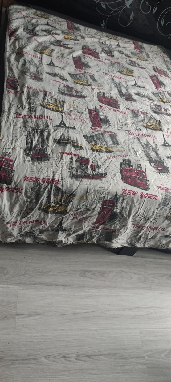 Beyaz ve Gri Desenli Yatak Örtüsü - Görsel 3