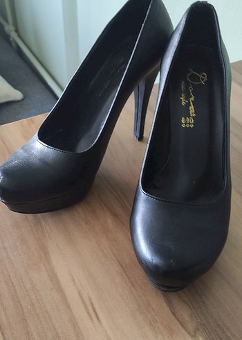Siyah Parlak Rugan Topuklu Kadın Stiletto