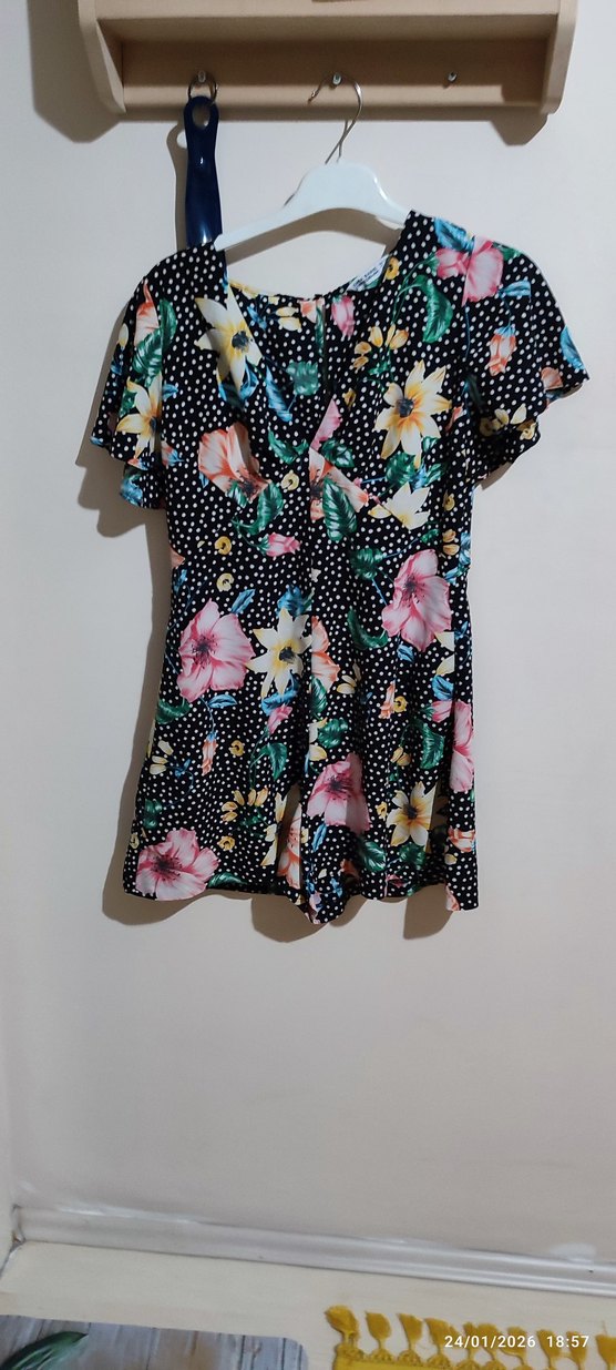 Çiçek Desenli Düğmeli Kısa Tulum s ve m - Görsel 2