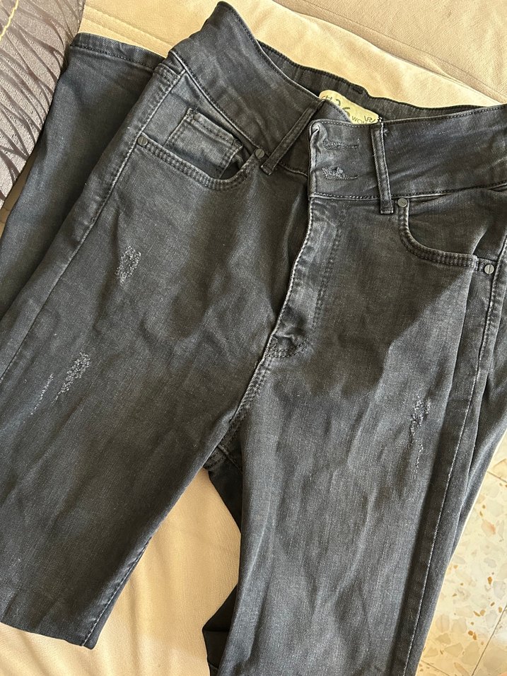 Gri Sade Sıkı Kesim Kadın Jean - Görsel 2