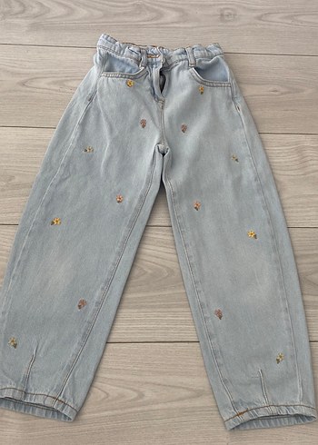 Nakışlı Pamuklu Beyaz Kız Gömlek Kot Pantolon - Görsel 4