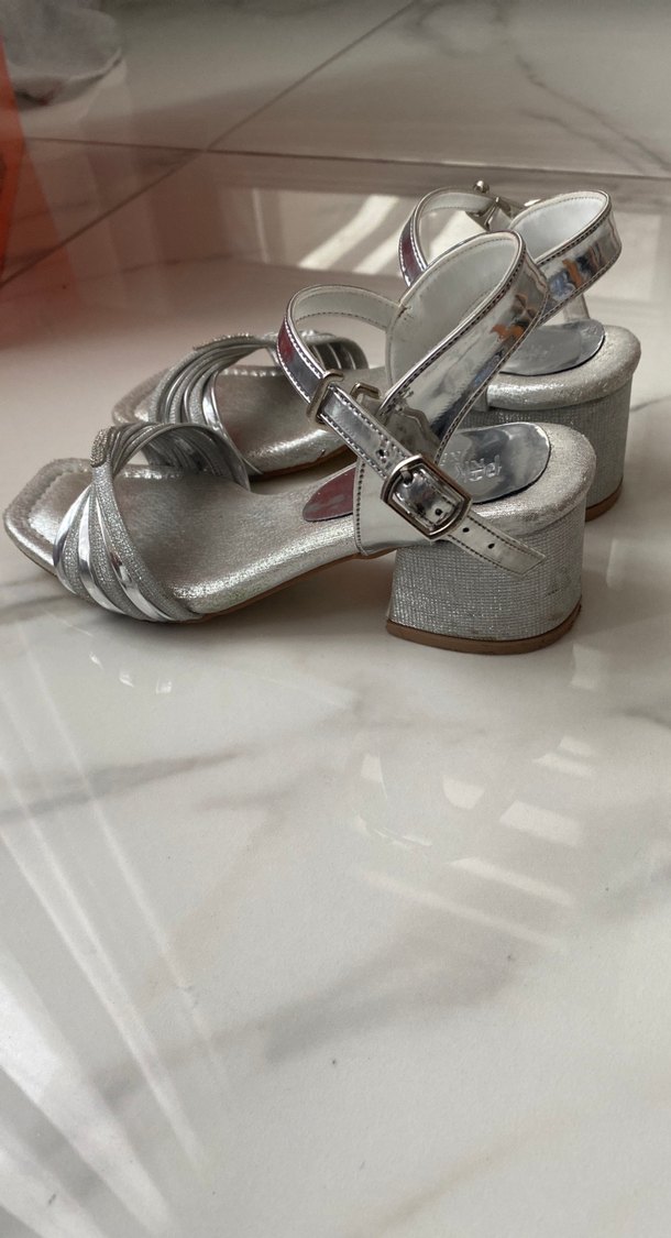 Gri Tokalı Kız çocuk Topuklu Ayakkabı - Görsel 3