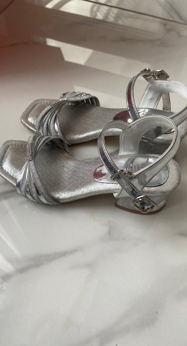 Gri Tokalı Kız çocuk Topuklu Ayakkabı - Görsel 2