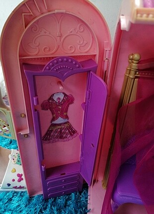 Barbie Barbie oyun evi
