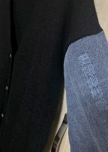 Düğmeli Siyah Denim Kollu Salaş Hırka - Görsel 2