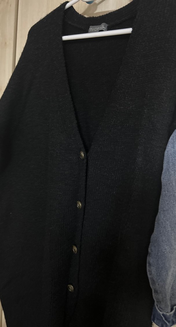 Düğmeli Siyah Denim Kollu Salaş Hırka - Görsel 3