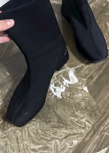 Siyah Lastikli Blok Topuklu Kadın Bot - Görsel 2