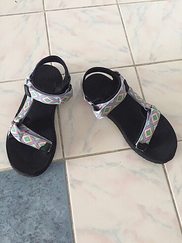 Yazlık spor sandalet