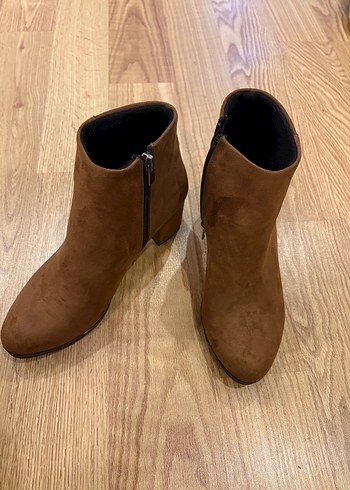Kahverengi Süet Tokalı Kadın Topuklu Bot - Görsel 2