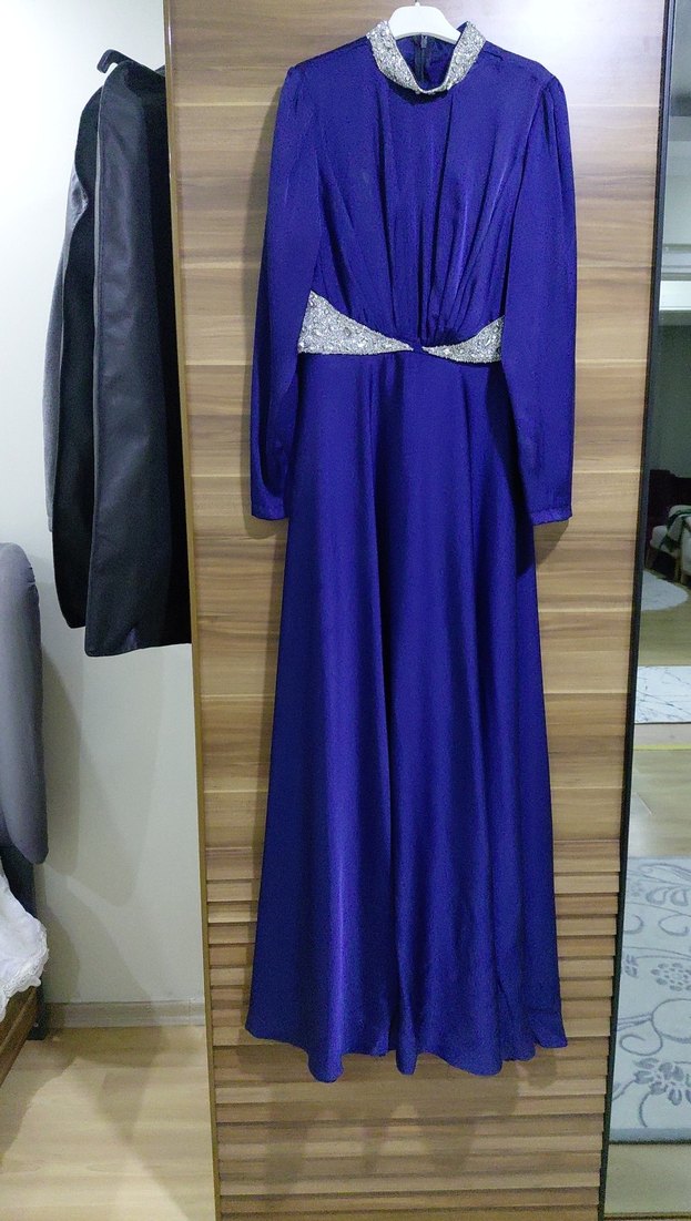 Uzun Lacivert Yüksek Yakalı Kadın Abiye Elbise - Görsel 2