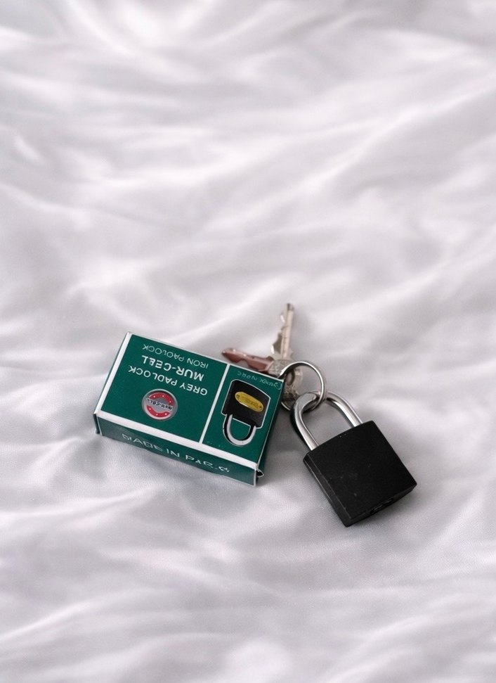 Siyah Metal Anahtarlık ve Küçük Asma Kilit - Görsel 2