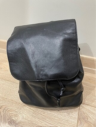 Bershka siyah sırt çantası