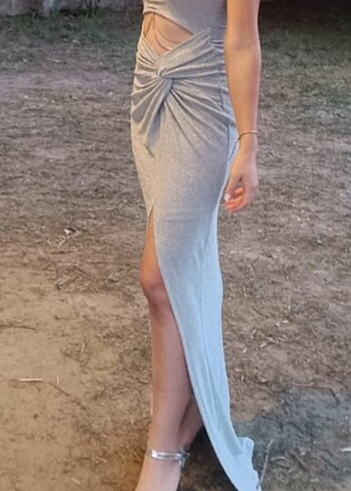 Zeynep tosun zincir detaylı abiye - Görsel 3