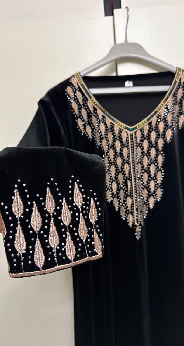 Nakışlı Siyah V Yaka Uzun Elbise kadife elbise - Görsel 2