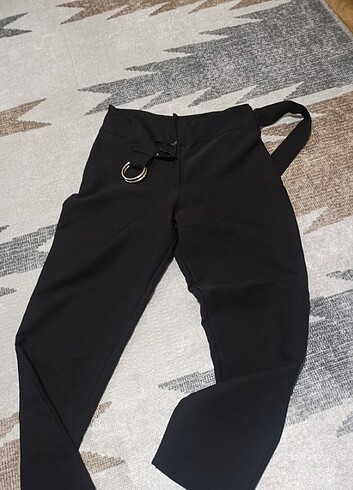 Trendyolmilla siyah kumaş pantolon ve mor ayıcık ikili