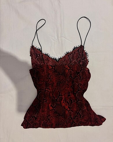 m Beden kırmızı Renk Bershka Bluz