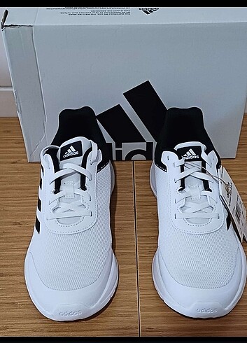 38 Beden beyaz Renk Adidas spor ayakkabi