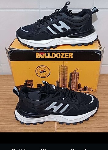 Bulldozer snekars