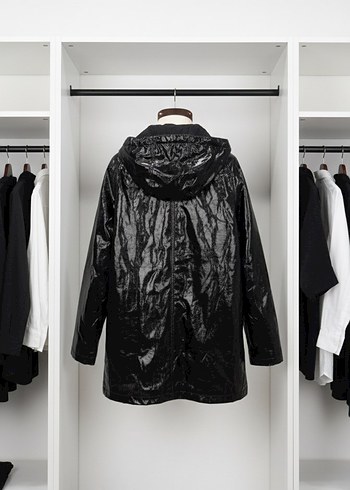 Pull and Bear Parlak Siyah Kadın Deri Ceket Kapüşonlu