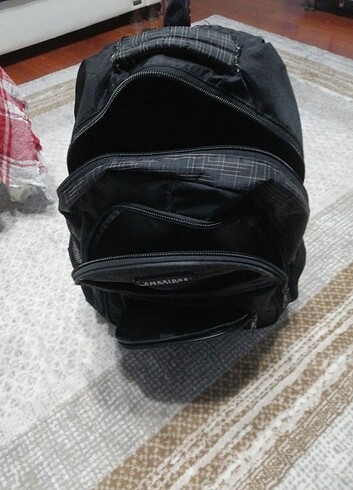 Erkek Çocuk siyah çek çekli okul çantası 5 gözü var az kullanılm