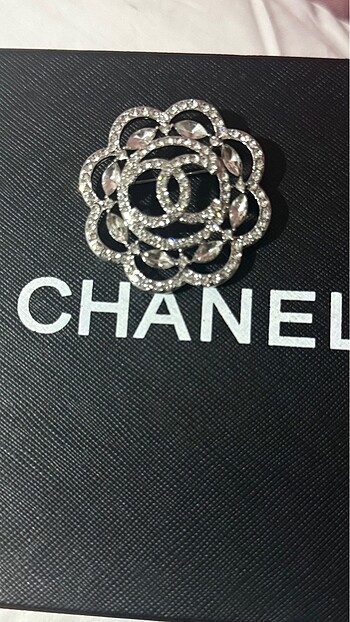 Chanel Broş