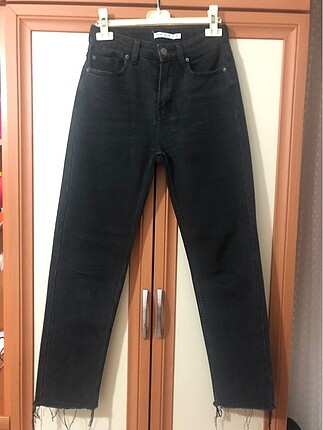 Bershka straight cropped jean pantolon. Sorunu yok. Bedeni olmad