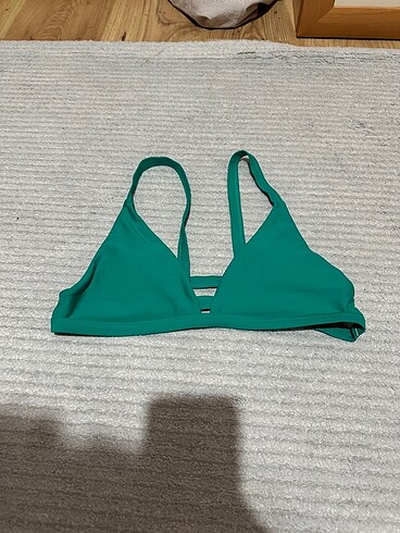 Yeşil bikini üstü