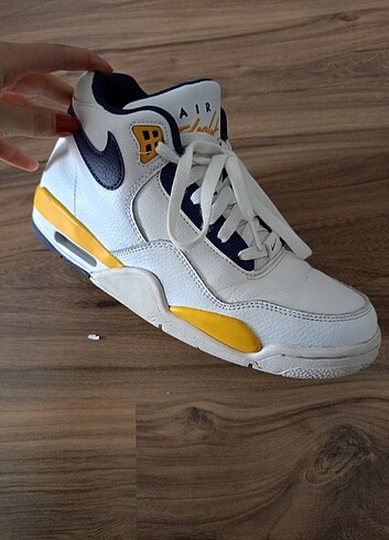 37 Beden Nike airflight orijinal bir kere giyildi