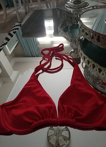 Kırmızı bikini üst