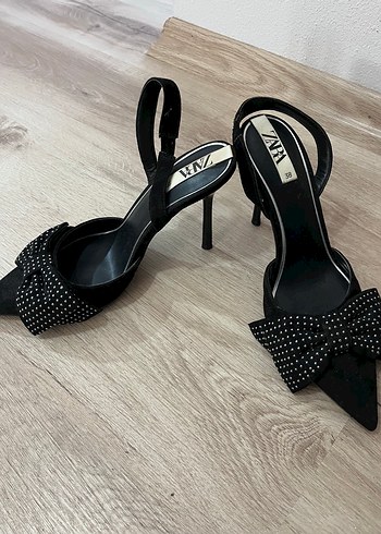 Zara Zara Siyah Fiyonklu Stiletto Topuklu Kadın Ayakkabı