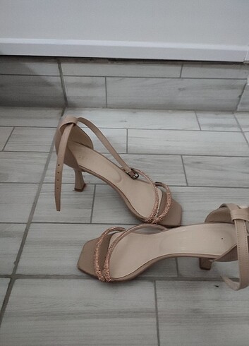 Yazlık topuklu ayakkabı - Görsel 4