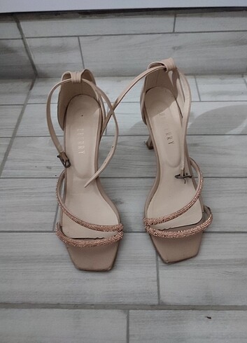 Yazlık topuklu ayakkabı - Görsel 9